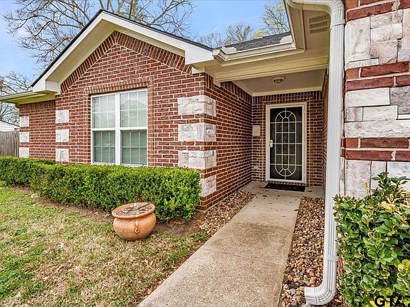 4th image of 1101 Willow Springs Dr