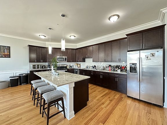 3rd image of 520 N Western Ave #3R