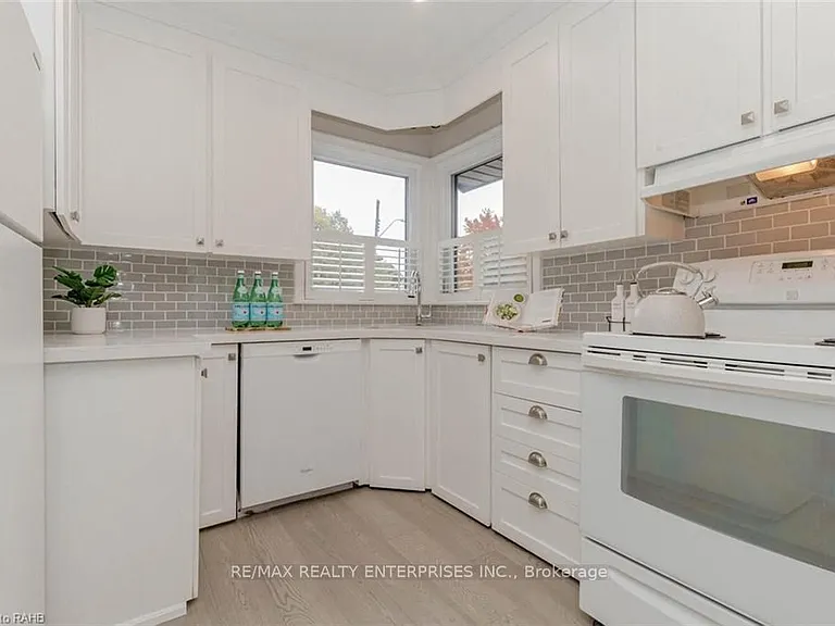 128 Clarendon Ave #MAIN — Photo 8
