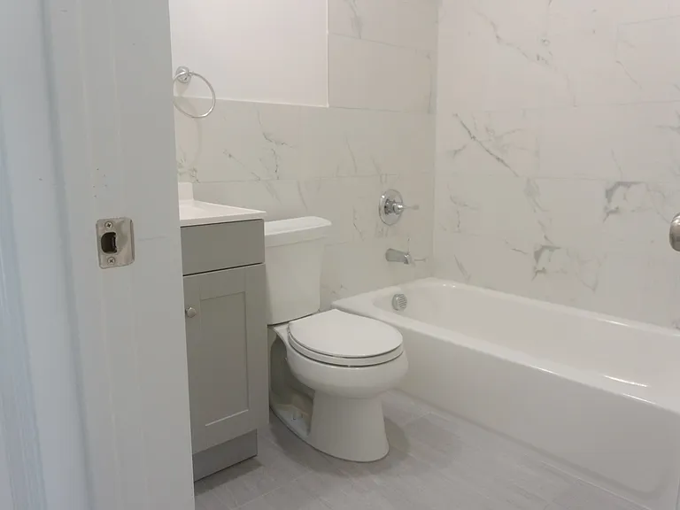 576 Newark Ave #1L — Photo 13