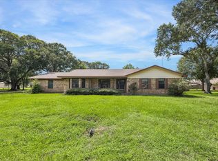 7605 Becky Ln, Wallis, TX 77485
