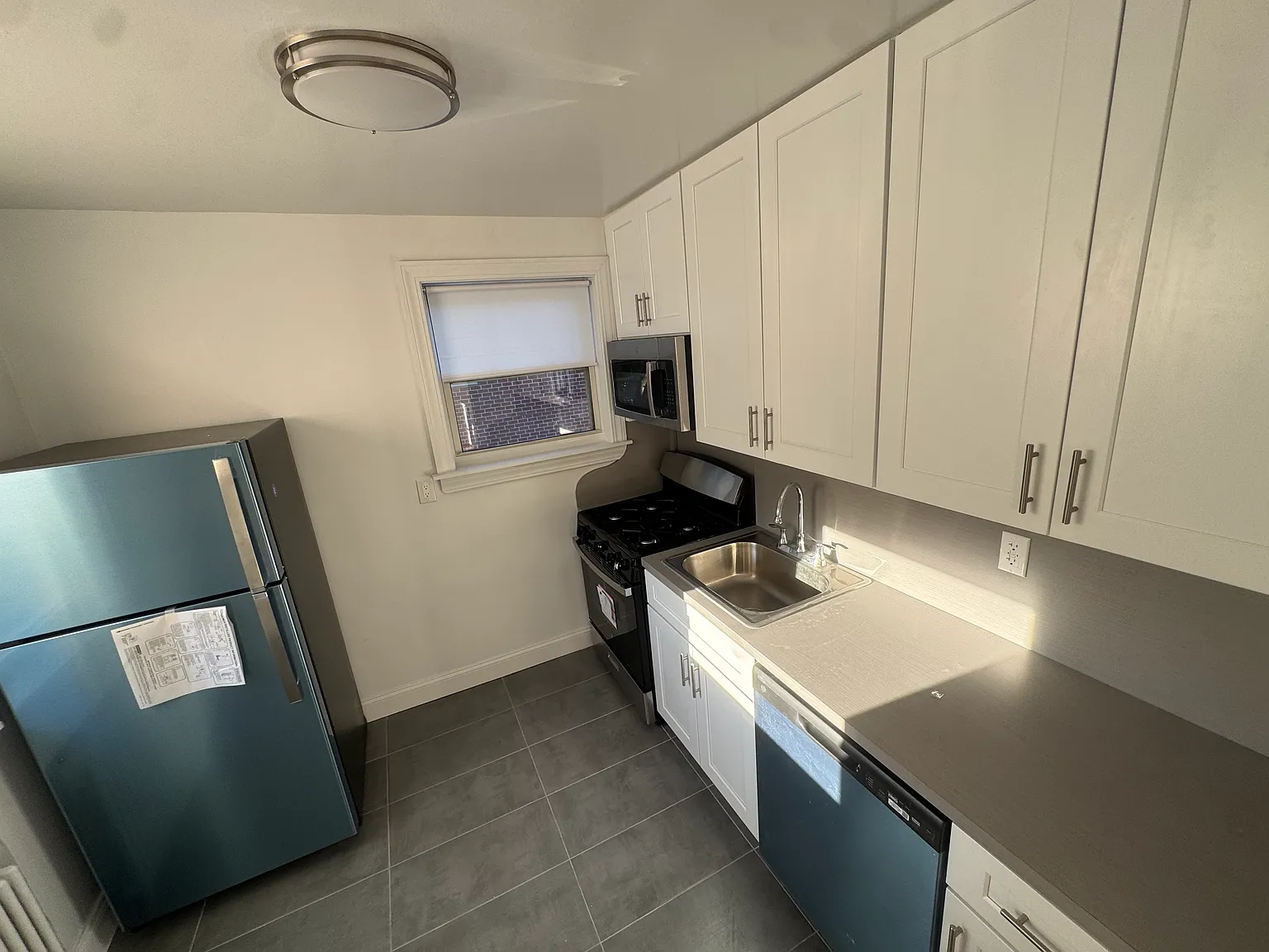 1 bed, 750 sqft, $2,400 — Photo 2
