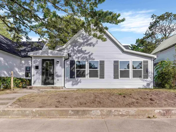 847 N 12th St, Elwood, IN 46036