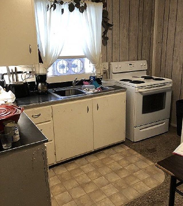 2nd image of 203 E Monroe St