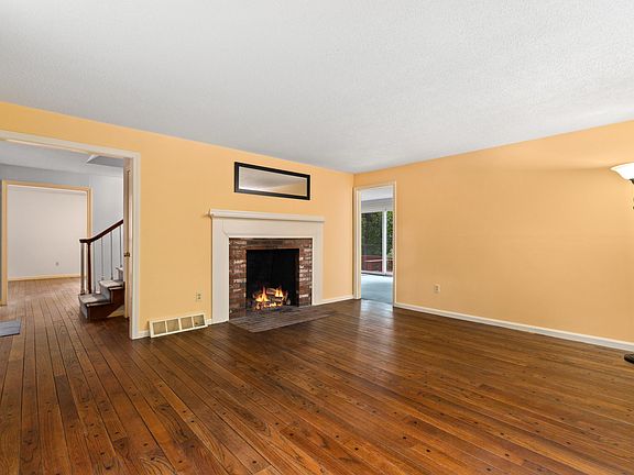 5th image of 204 Woods Hole Road