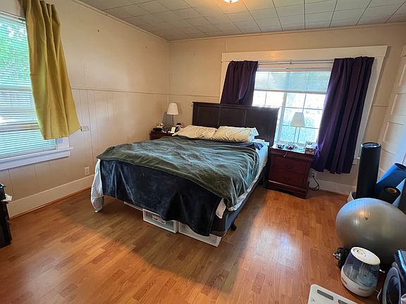 5th image of 1005 Villa St