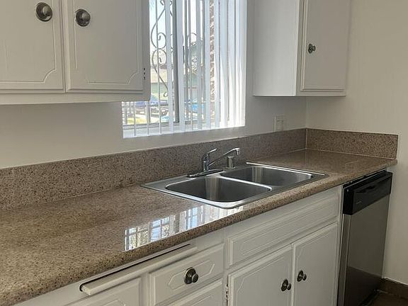 4th image of 1900 Dracena Dr APT 1