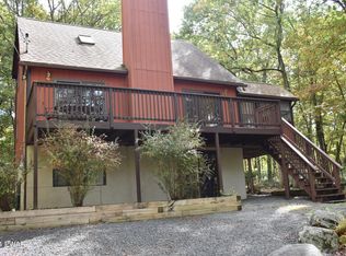 104 Comstock Dr, Lords Valley, PA 18428