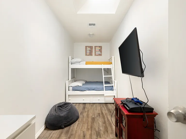 628 S Mountain View Dr #B — Photo 3