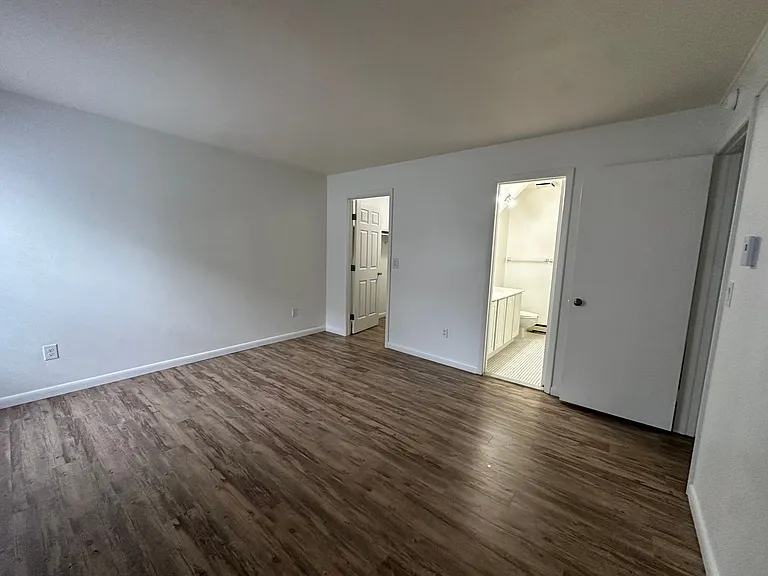 University Park Apartments near Cornell University — Photo 118