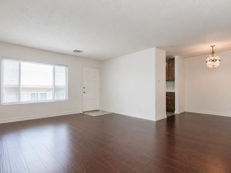 309 S Doheny Dr — Photo 2
