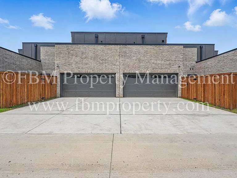 2120 Dena Dr — Photo 19