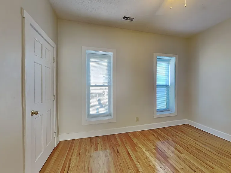 1394 Indianola Ave — Photo 7