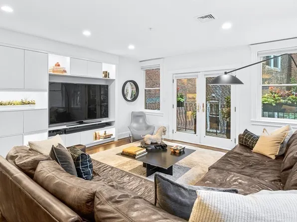 290 North St #2, Boston, MA 02113