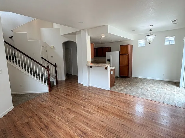 2520 Roman Dr — Photo 3