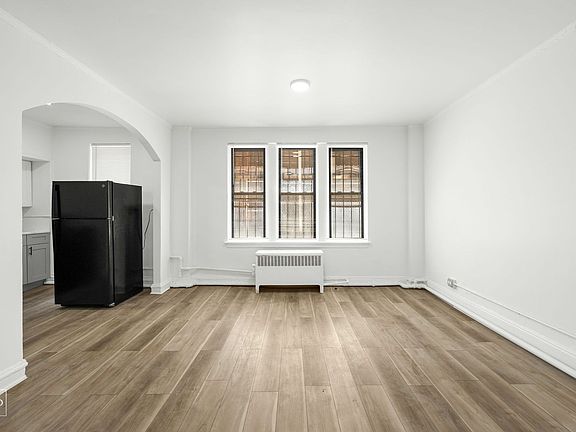 5th image of 6751 S Jeffery Blvd #218