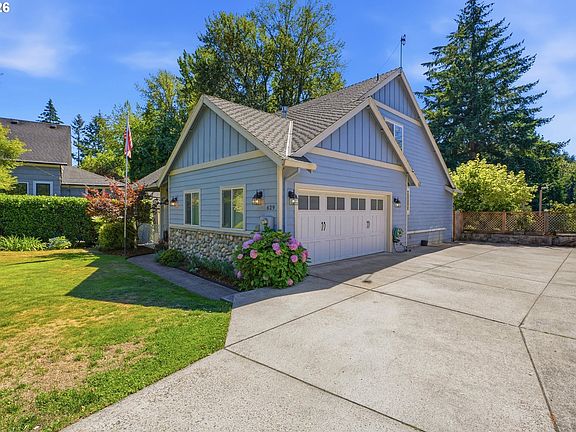 2nd image of 629 SE Roberts Ave