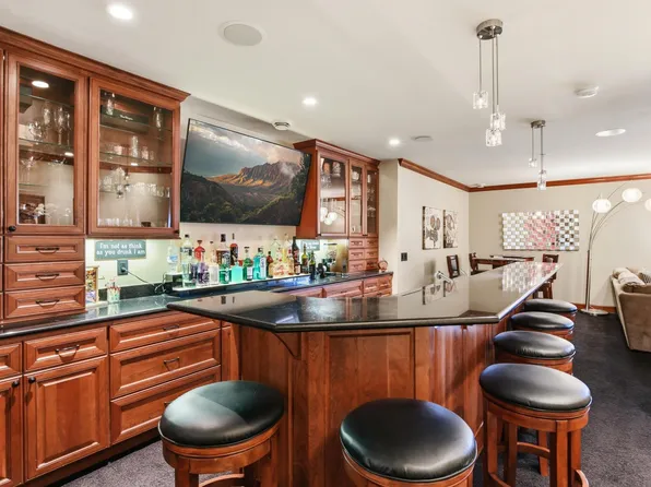 12250 Lakeview Dr N, Maple Grove, MN 55369