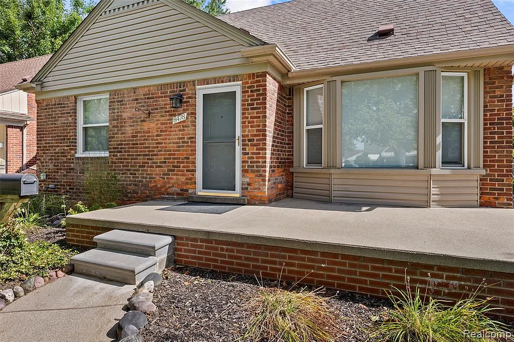 3 bed, 1.0 bath, 2114 sqft, $2,200 — Photo 3