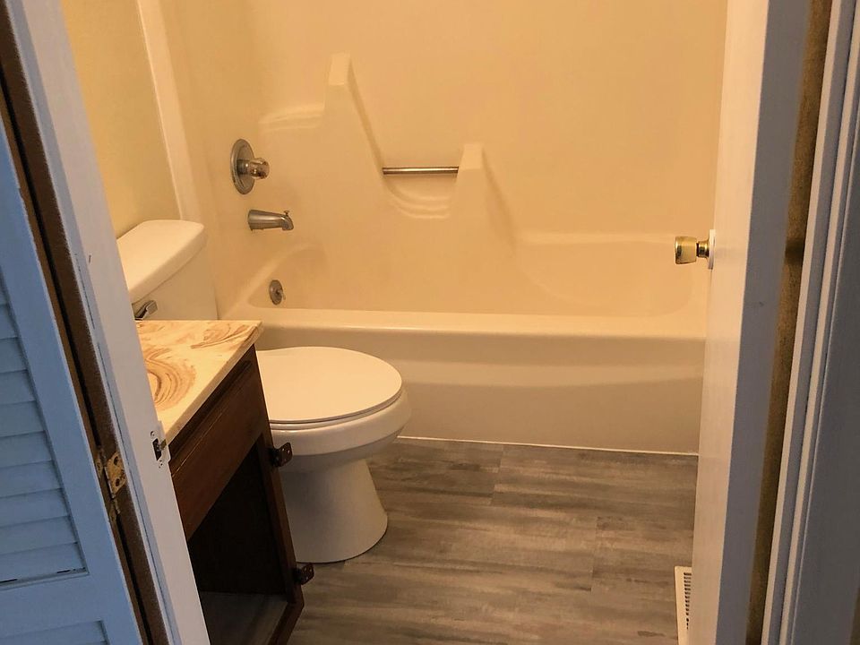 2nd image of 505 Marquis Ave APT C