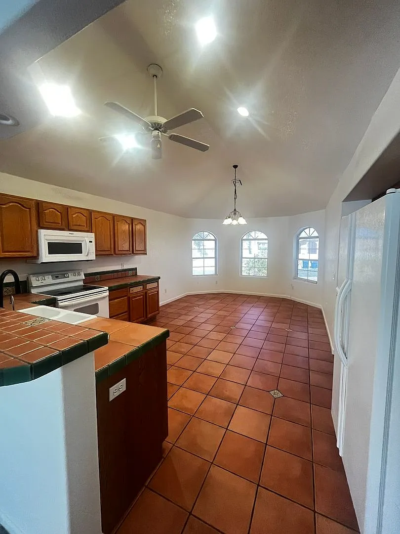3 Bedroom - 2 Bath Home — Photo 3