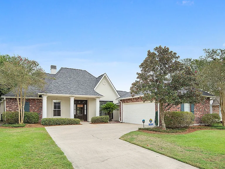 10815 Hilltree Dr — Photo 2