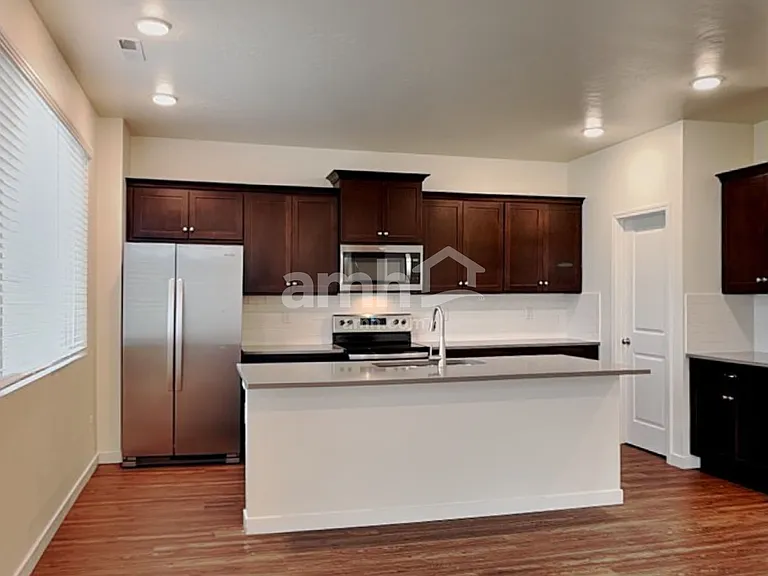 898 N Garnet Creek Ave — Photo 3