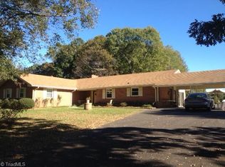 177 Lakeview Dr, Mount Airy, NC 27030