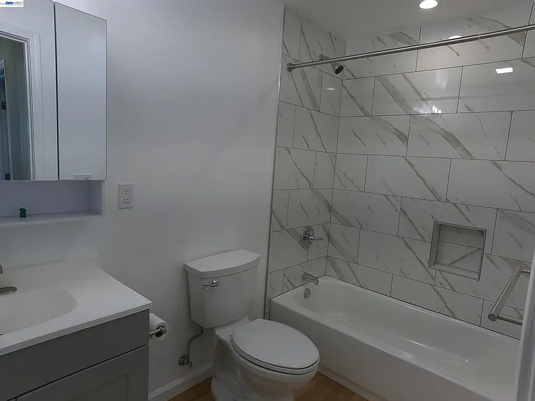 720 Foothill Blvd — Photo 8
