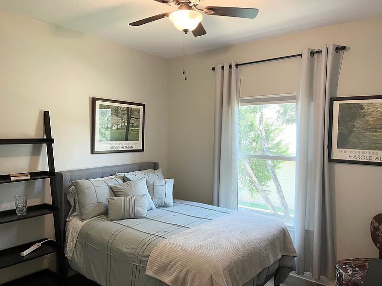611 Newport Dr — Photo 2