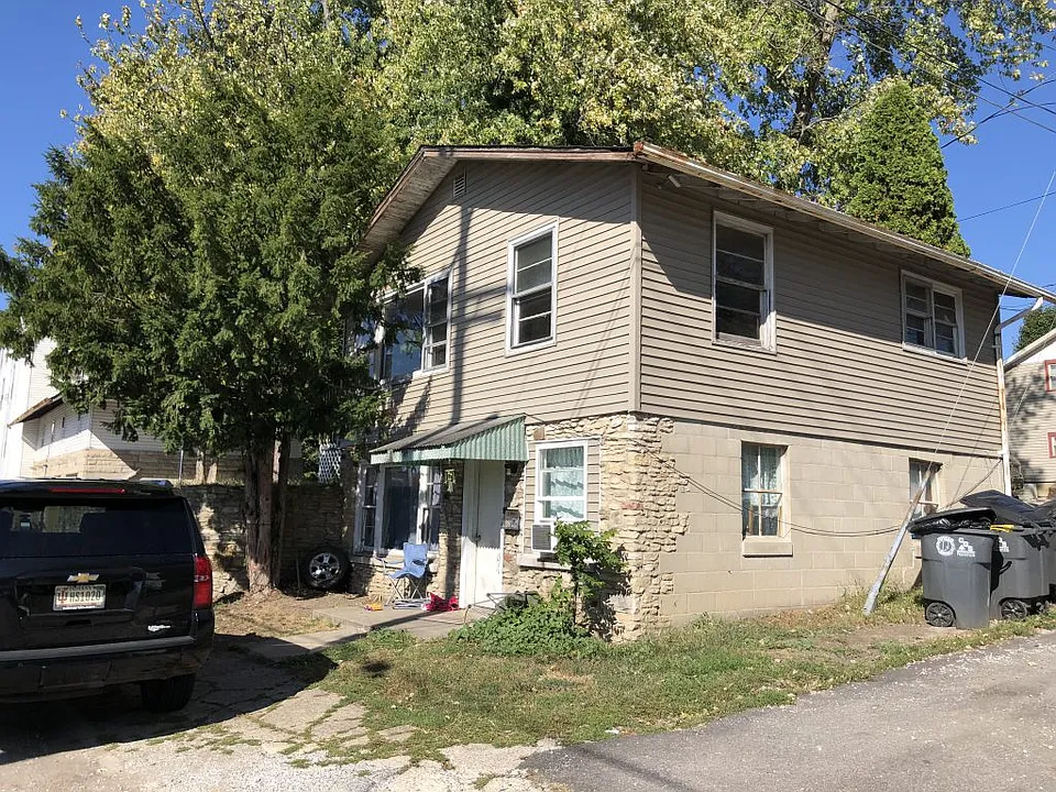 402 N Main St #1