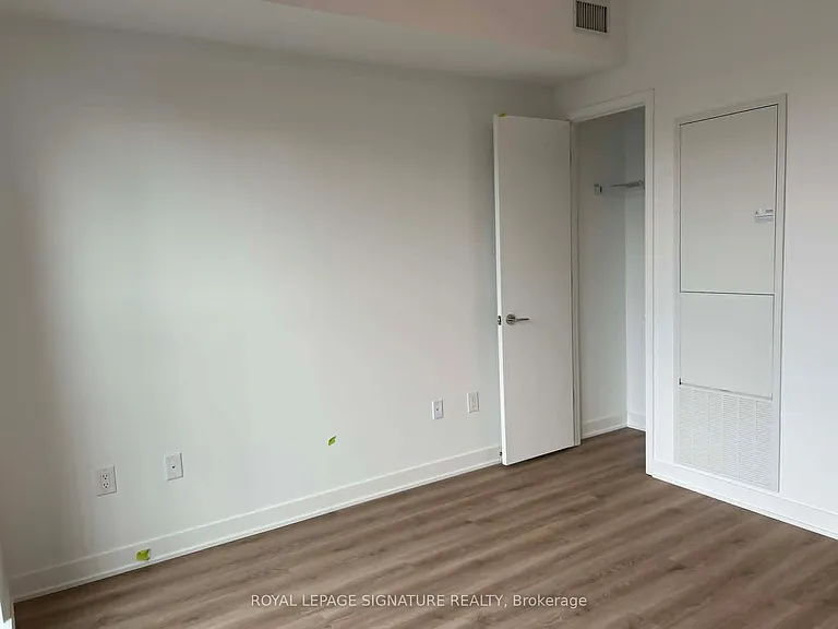 10 Oak St #1810 — Photo 4