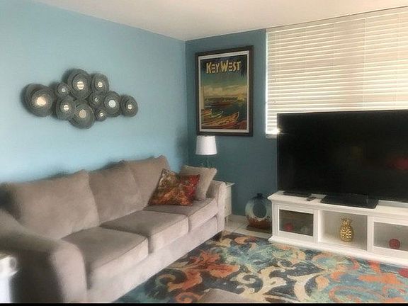 5th image of 3725 NE 169th St APT 406