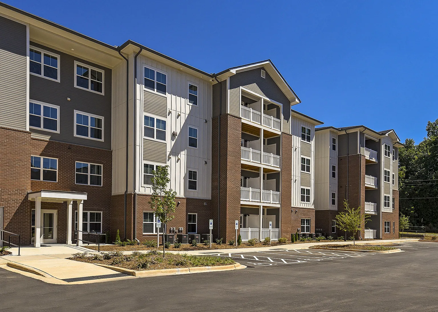 Sundale Flats — Photo 4