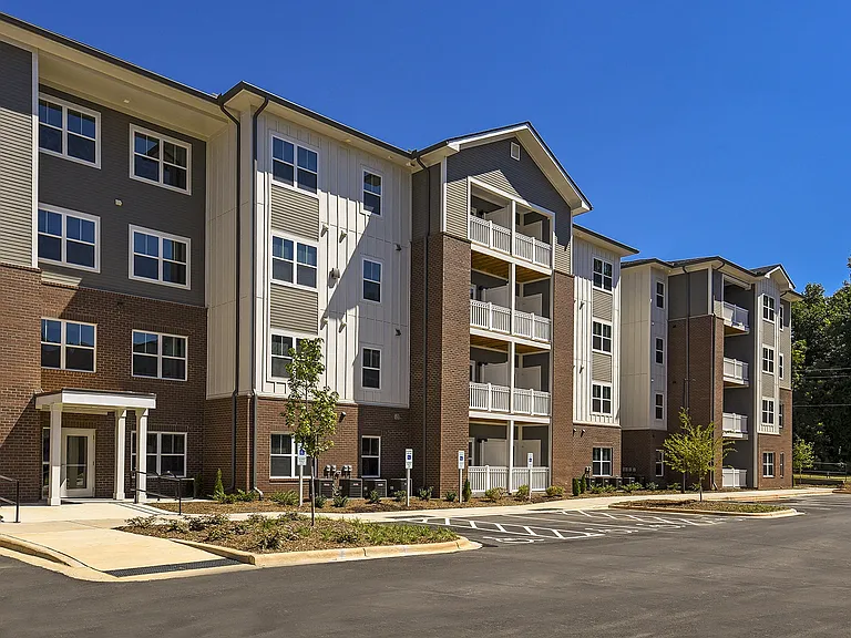 Sundale Flats — Photo 4