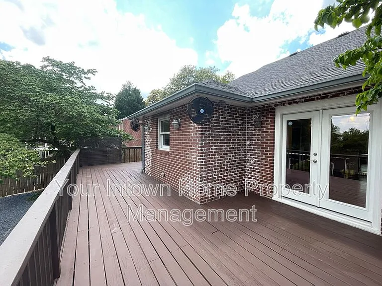 2695 Sharondale Dr NE — Photo 37
