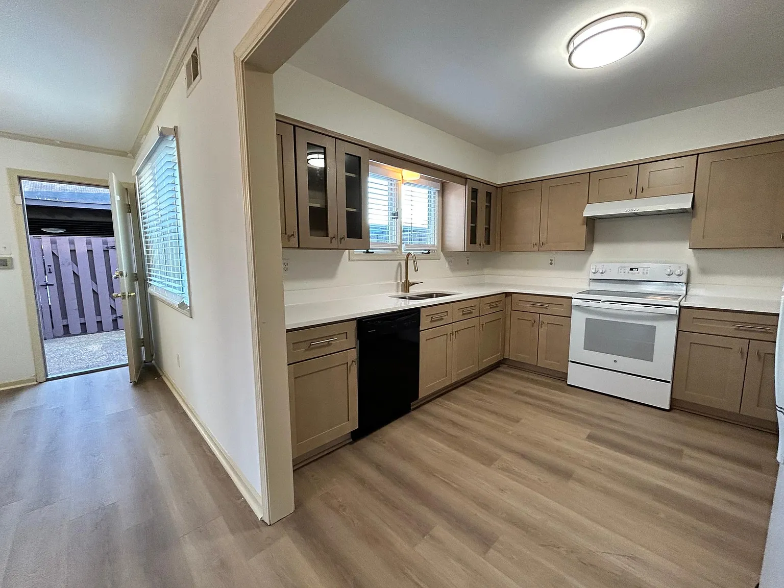 462 Jack Kramer Dr — Photo 4