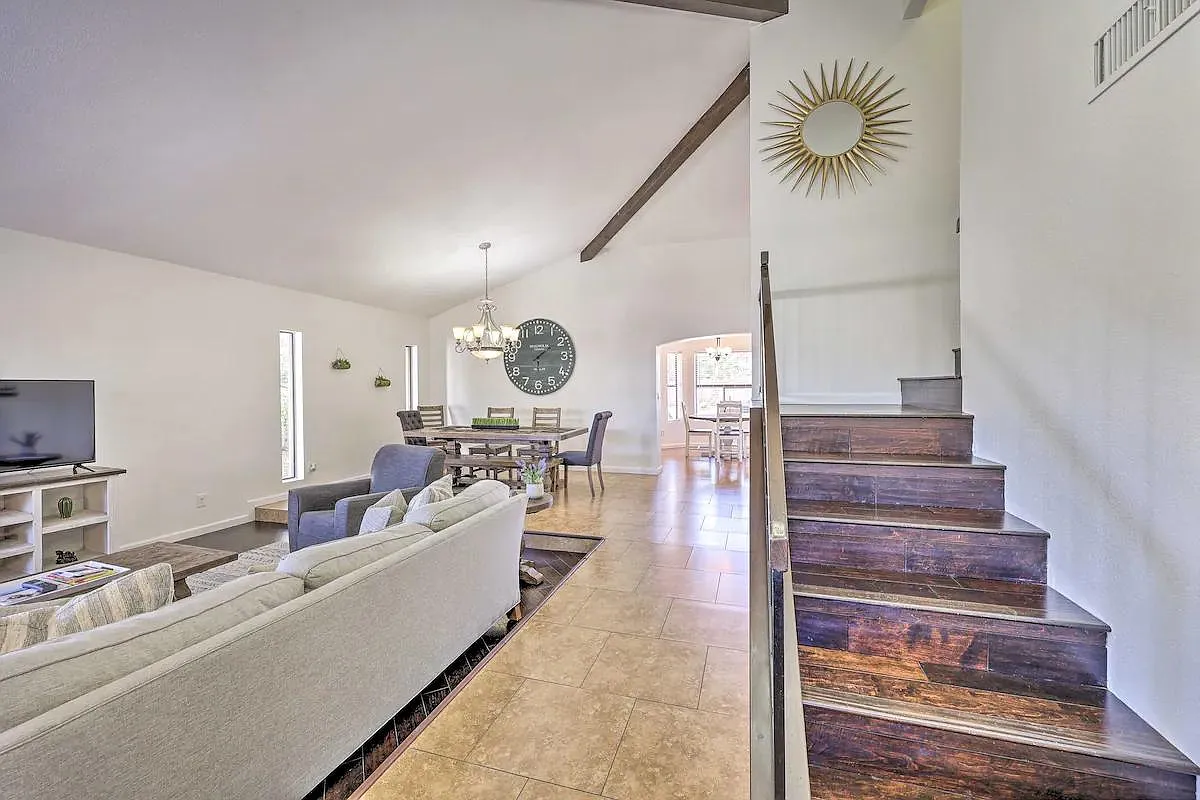 4 bed, 2585 sqft, $4,800 — Photo 3