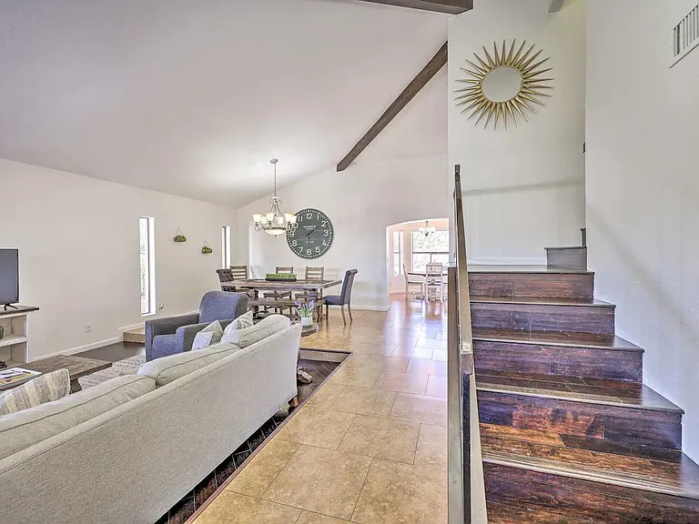 6615 E Kings Ave — Photo 3