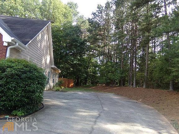 2nd image of 115 Thickett Ct