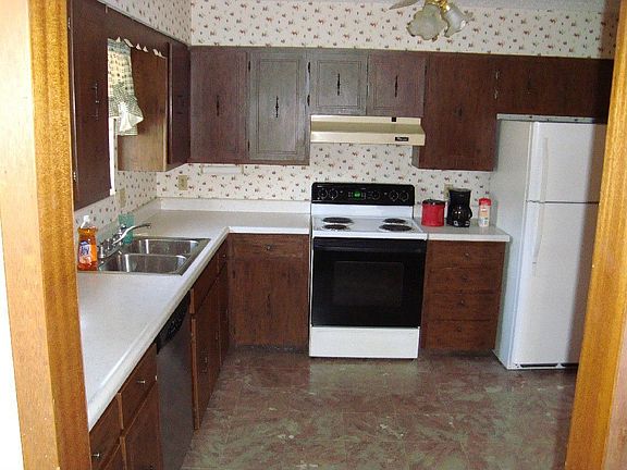 4th image of 4015 White Wood Cir