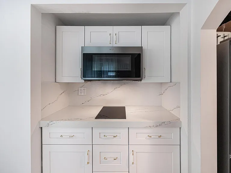 111 E Ridge Rd — Photo 4