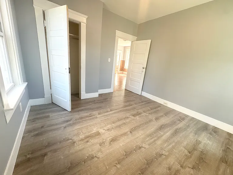 234 W 6th St #2 — Photo 16