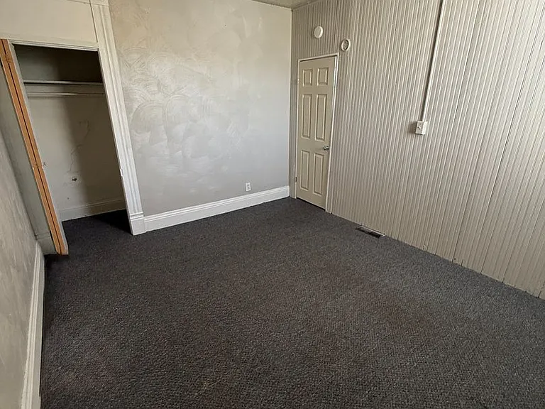 101 W Walnut St — Photo 15