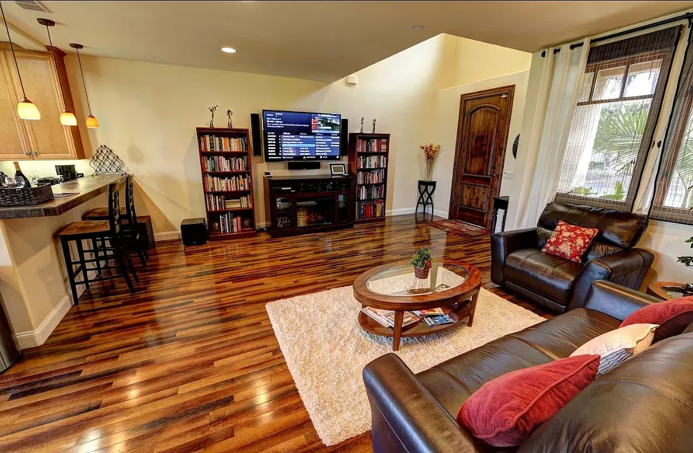 2 bed, 2400 sqft, $7,200 — Photo 3