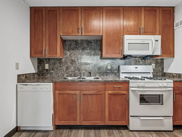 Chateau Student Housing Cooperative — Photo 97