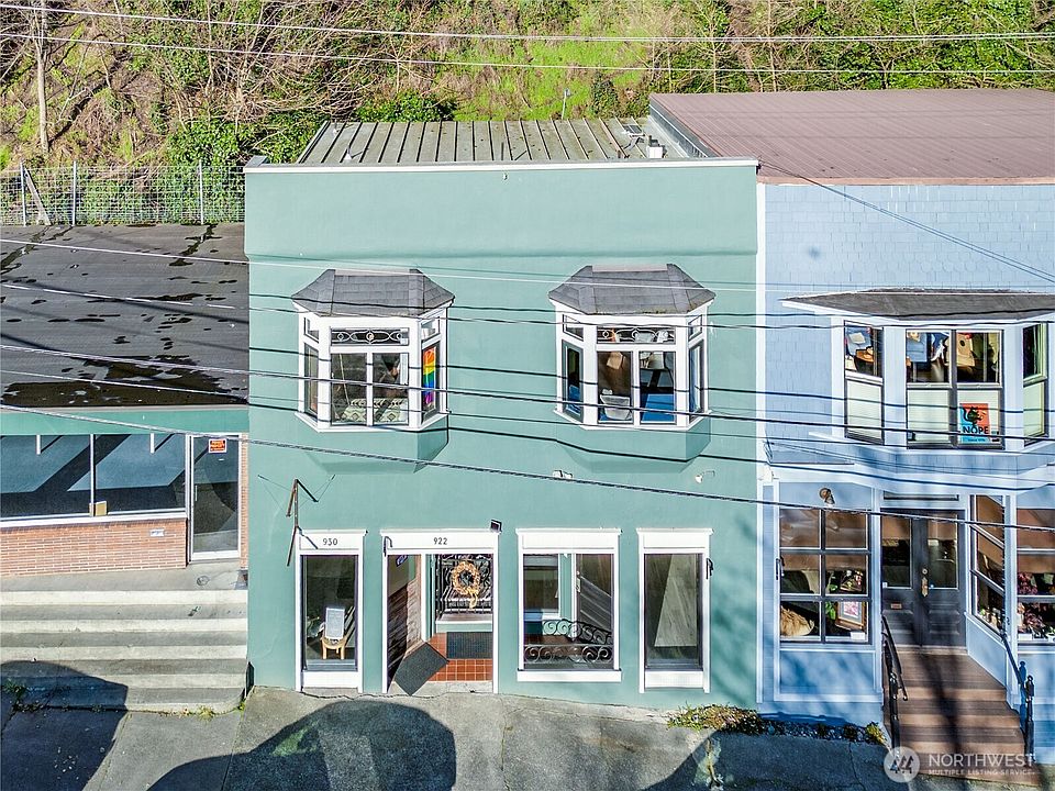 Right half of mixed use four plex. Upstairs residential unit & downstairs commercial in core downtown location.>