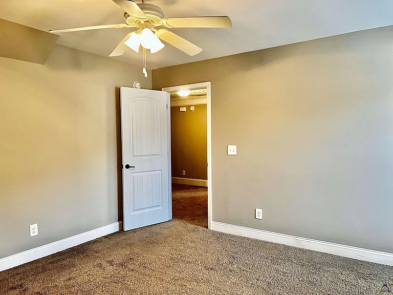609 Cannock Ct — Photo 33