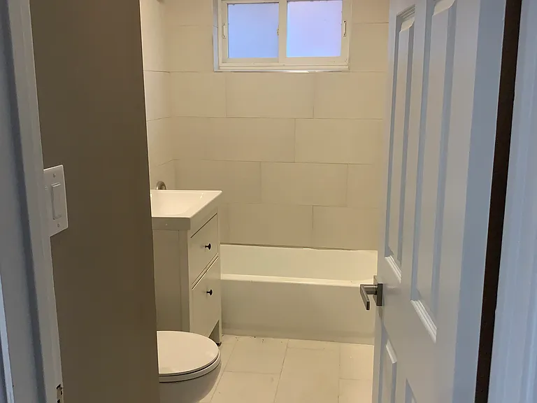 7647 N Greenview Ave — Photo 14