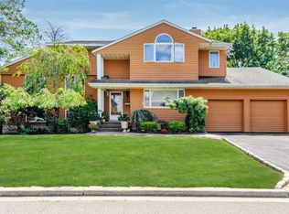 2236 Arthur St, Merrick, NY 11566